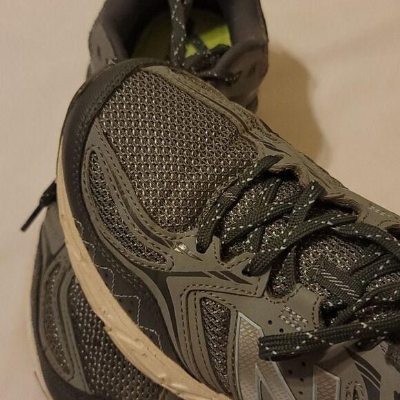 New balance all terrain shoes size 8 - Picture 2 of 7